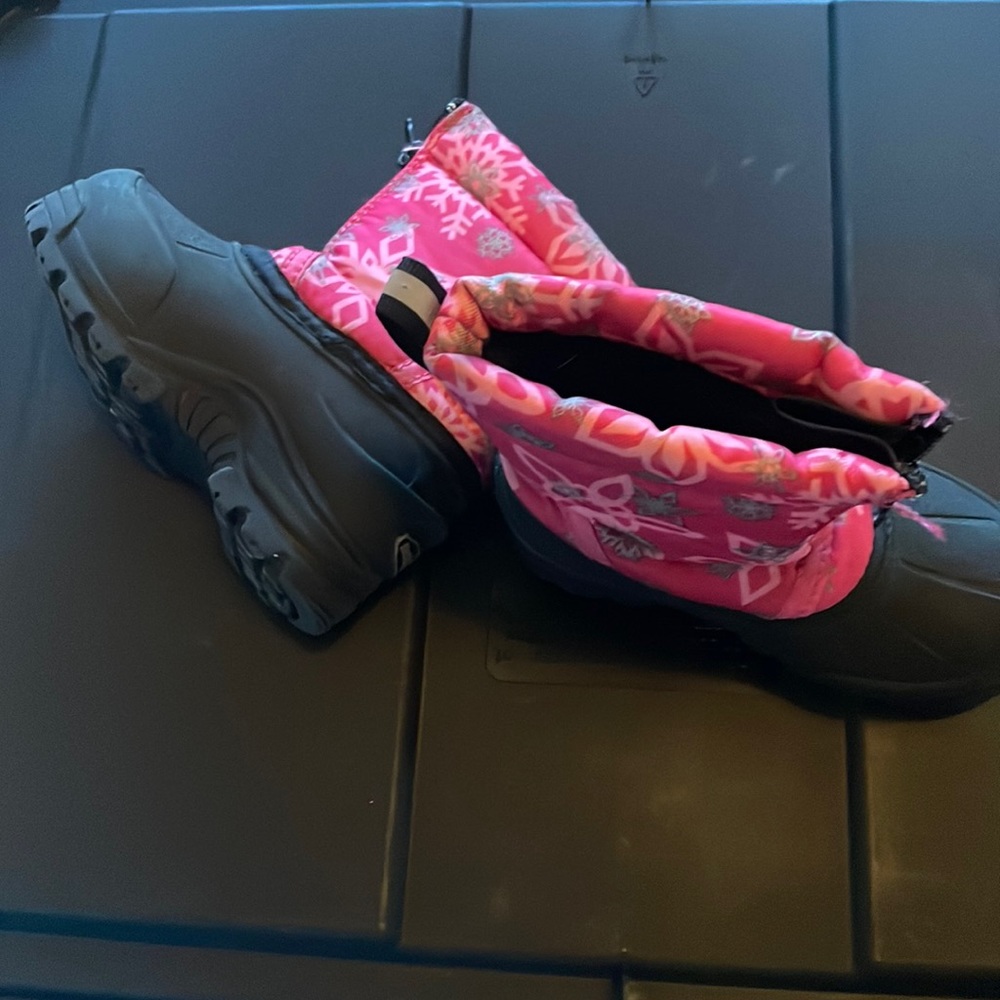 Snow boots